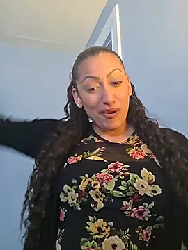 Snapshot of Nikkierosee chatting on 05-28-26, 09:56 Nikkierosee online show from 05-28-26, 09:56