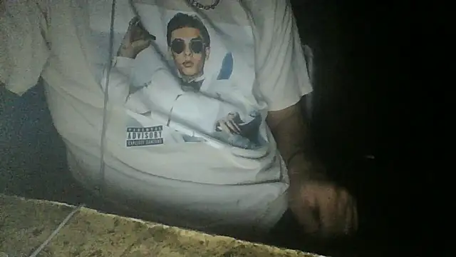 Snapshot of AlexAlejandro13 chatting on 10-24-25, 05:26 AlexAlejandro13 online show from 10-24-25, 05:26