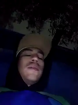 Snapshot of AlexAlejandro13 chatting on 11-27-25, 12:35 AlexAlejandro13 online show from 11-27-25, 12:35