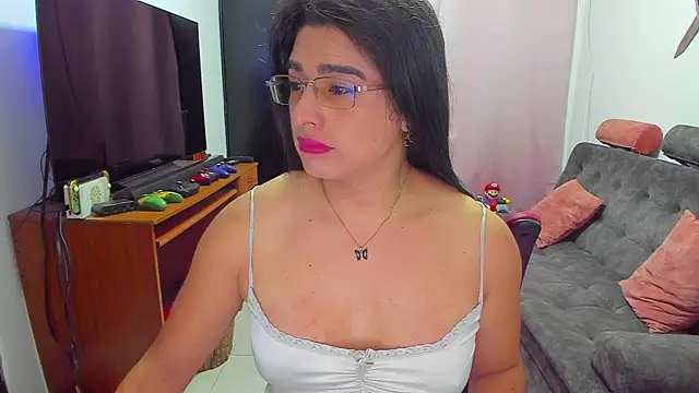 Snapshot of Khalifa_Gold chatting on 03-14-25, 11:45 Khalifa Gold online show from 03-14-25, 11:45