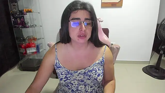 Snapshot of Khalifa_Gold chatting on 10-27-25, 02:37 Khalifa Gold online show from 10-27-25, 02:37