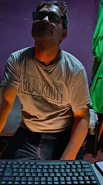 Snapshot of yandyaa chatting on 04-12-26, 03:33 yandyaa online show from 04-12-26, 03:33