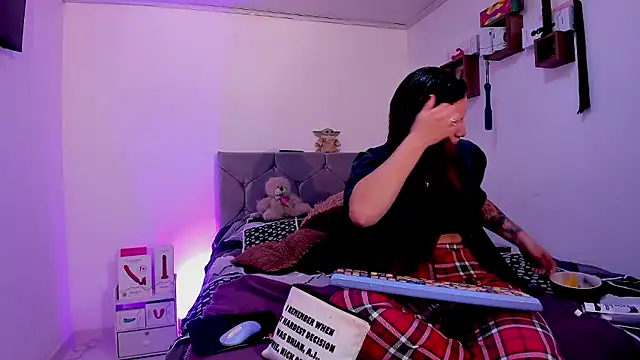 vanessabrown  online show from 01-09-26, 05:37