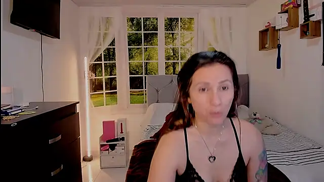 vanessabrown  online show from 07-07-26, 04:00