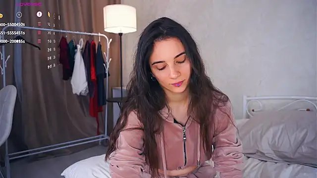 Holla Molly online show from 03-06-25, 06:41