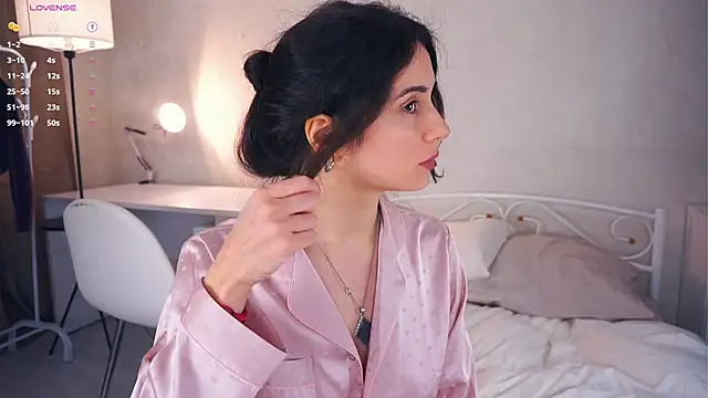 Holla Molly online show from 03-18-25, 09:31