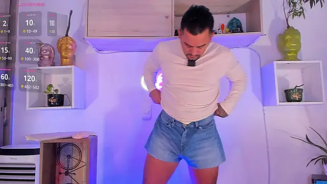 Snapshot of Ricardo_1998 chatting on 10-14-25, 01:28 Ricardo 1998 online show from 10-14-25, 01:28