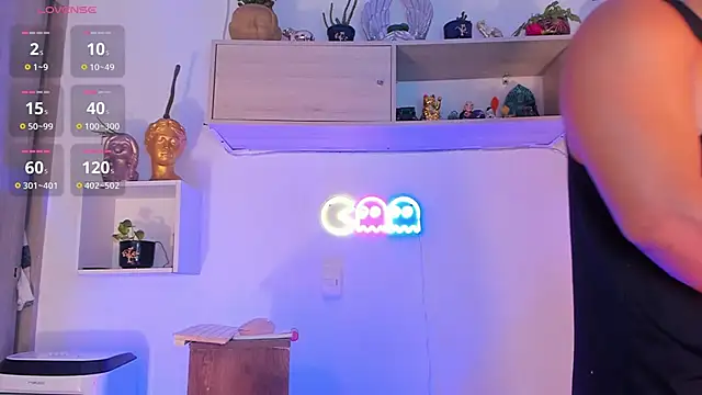 Snapshot of Ricardo_1998 chatting on 10-15-25, 02:33 Ricardo 1998 online show from 10-15-25, 02:33