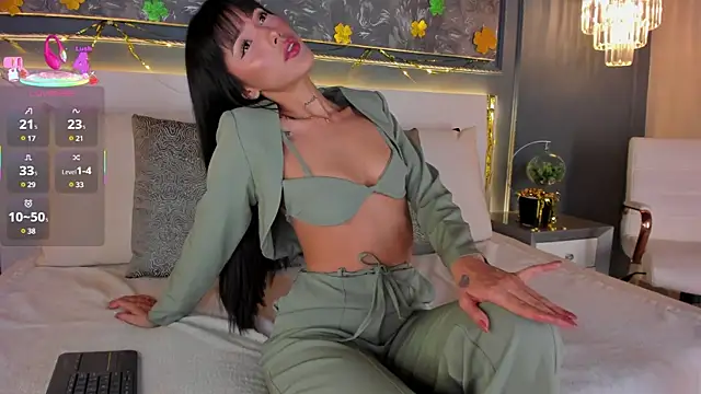 Snapshot of evamoretti chatting on 03-18-25, 01:21 evamoretti online show from 03-18-25, 01:21