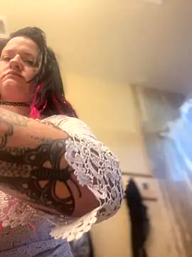 Snapshot of 1-800-FUCKYOU chatting on 12-02-24, 10:45 1-800-FUCKYOU online show from 12-02-24, 10:45