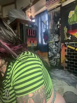 Snapshot of 1-800-FUCKYOU chatting on 12-31-24, 06:46 1-800-FUCKYOU online show from 12-31-24, 06:46