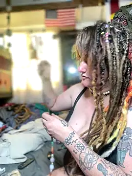 Snapshot of 1-800-FUCKYOU chatting on 11-03-25, 12:02 1-800-FUCKYOU online show from 11-03-25, 12:02