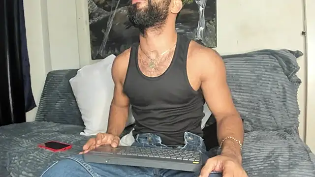 Snapshot of sweatyhairypig23 chatting on 10-05-25, 06:12 sweatyhairypig23 online show from 10-05-25, 06:12