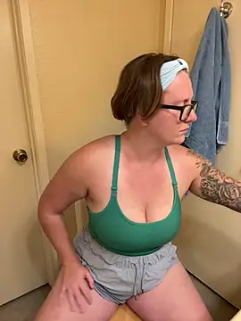 Lizzyloo online show from 12-16-24, 05:22