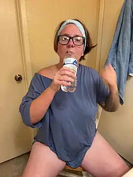 Lizzyloo online show from 12-17-24, 03:28