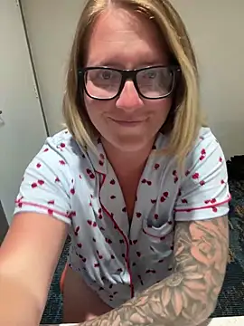 Snapshot of Lizzyloo chatting on 02-27-26, 03:28 Lizzyloo online show from 02-27-26, 03:28