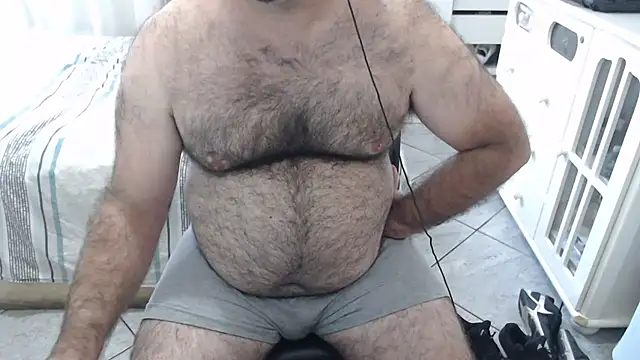 Snapshot of MysterBearMG chatting on 04-19-26, 06:54 MysterBearMG online show from 04-19-26, 06:54