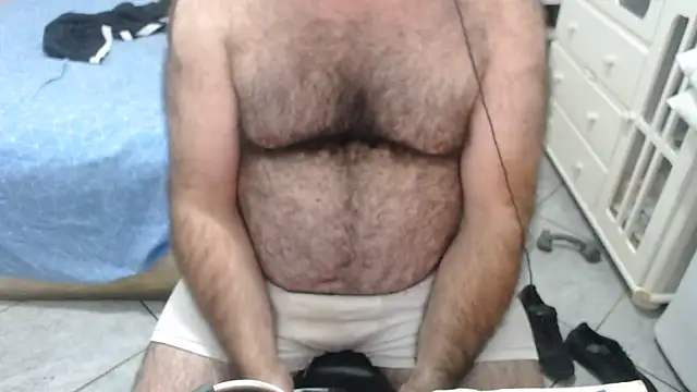 Snapshot of MysterBearMG chatting on 06-11-26, 12:32 MysterBearMG online show from 06-11-26, 12:32
