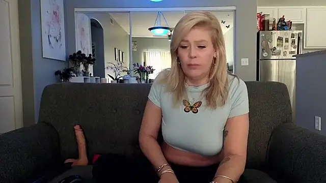 Lexi Shocker online show from 11-17-25, 06:57