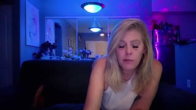 Lexi Shocker online show from 11-22-25, 03:49