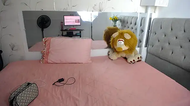 Snapshot of cum_bigass chatting on 07-06-26, 12:24 cum bigass online show from 07-06-26, 12:24