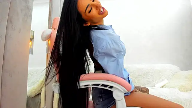 Snapshot of Britney_Charm_ chatting on 07-12-26, 06:37 Britney Charm online show from 07-12-26, 06:37