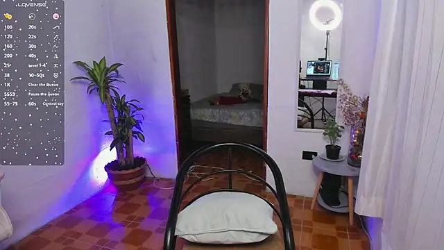 Snapshot of KiaMiller chatting on 02-18-25, 08:14 KiaMiller online show from 02-18-25, 08:14