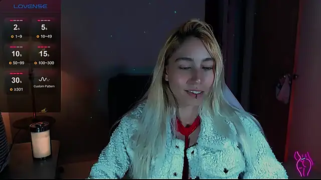 Snapshot of Saucy_Jenn chatting on 12-15-24, 01:46 Saucy Jenn online show from 12-15-24, 01:46