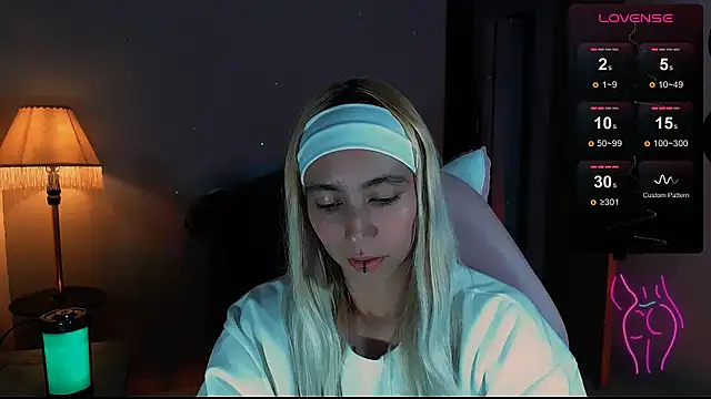 Snapshot of Saucy_Jenn chatting on 12-27-24, 12:07 Saucy Jenn online show from 12-27-24, 12:07