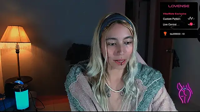 Snapshot of Saucy_Jenn chatting on 12-29-24, 03:11 Saucy Jenn online show from 12-29-24, 03:11