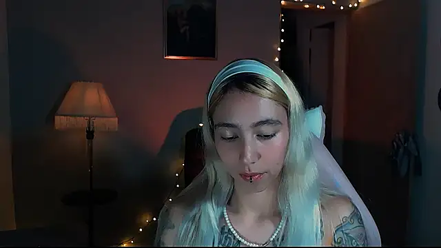 Snapshot of Saucy_Jenn chatting on 01-31-25, 03:52 Saucy Jenn online show from 01-31-25, 03:52