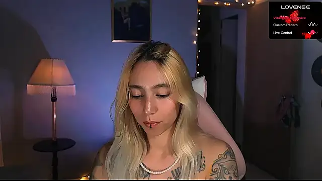 Snapshot of Saucy_Jenn chatting on 02-02-25, 01:55 Saucy Jenn online show from 02-02-25, 01:55