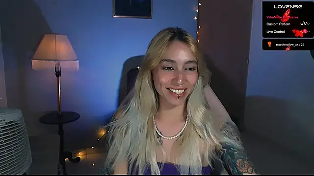 Snapshot of Saucy_Jenn chatting on 02-02-25, 04:59 Saucy Jenn online show from 02-02-25, 04:59