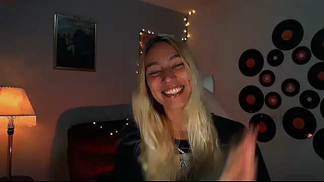 Snapshot of Saucy_Jenn chatting on 02-23-25, 11:25 Saucy Jenn online show from 02-23-25, 11:25