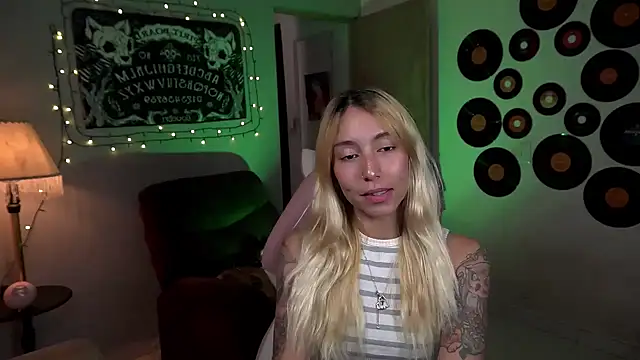 Snapshot of Saucy_Jenn chatting on 03-15-25, 03:18 Saucy Jenn online show from 03-15-25, 03:18