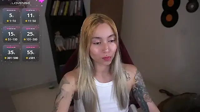 Snapshot of Saucy_Jenn chatting on 09-13-25, 03:50 Saucy Jenn online show from 09-13-25, 03:50