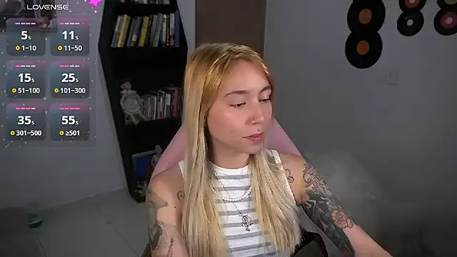 Snapshot of Saucy_Jenn chatting on 09-17-25, 03:19 Saucy Jenn online show from 09-17-25, 03:19