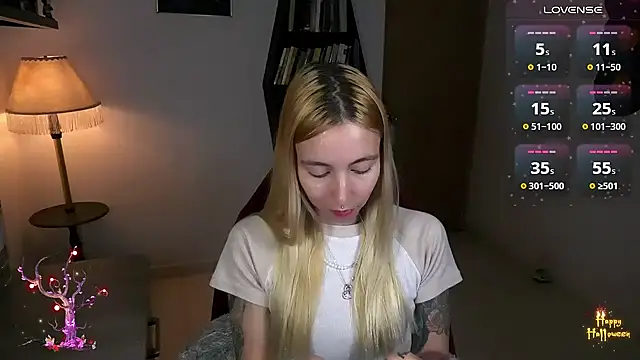 Snapshot of Saucy_Jenn chatting on 10-26-25, 10:58 Saucy Jenn online show from 10-26-25, 10:58