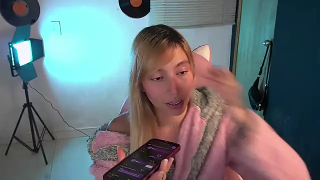 Snapshot of Saucy_Jenn chatting on 04-24-26, 04:26 Saucy Jenn online show from 04-24-26, 04:26