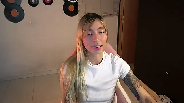 Snapshot of Saucy_Jenn chatting on 05-24-26, 02:16 Saucy Jenn online show from 05-24-26, 02:16
