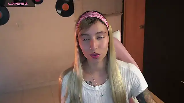 Snapshot of Saucy_Jenn chatting on 05-24-26, 11:54 Saucy Jenn online show from 05-24-26, 11:54