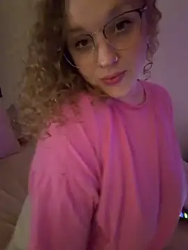 Snapshot of EmmieRae chatting on 02-21-26, 02:01 EmmieRae online show from 02-21-26, 02:01