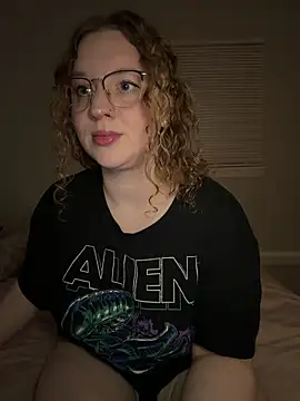 Snapshot of EmmieRae chatting on 05-19-26, 06:53 EmmieRae online show from 05-19-26, 06:53
