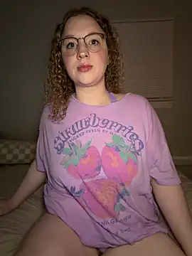 Snapshot of EmmieRae chatting on 05-28-26, 02:31 EmmieRae online show from 05-28-26, 02:31