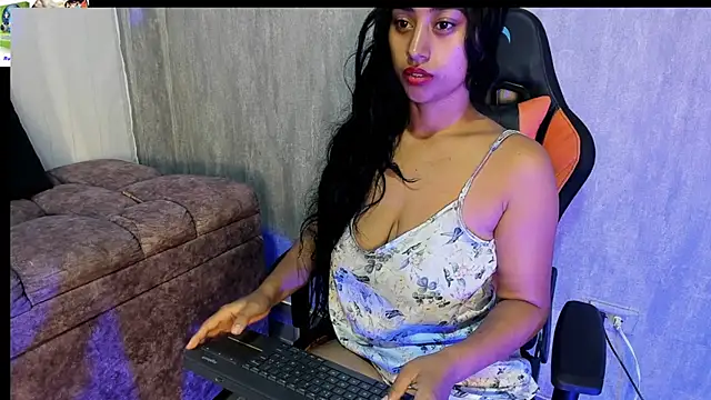 Valentinne z online show from 02-10-25, 08:42