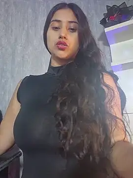 Valentinne z online show from 10-24-25, 03:25