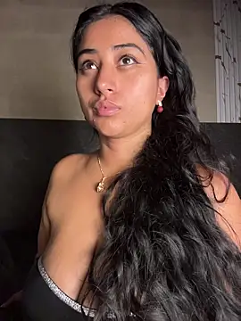 Valentinne z online show from 05-03-26, 07:58