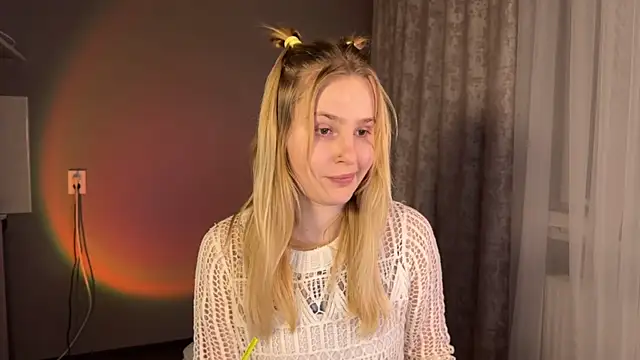 Snapshot of Chanel_Gill chatting on 12-18-24, 05:31 Chanel Gill online show from 12-18-24, 05:31