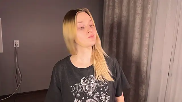 Snapshot of Chanel_Gill chatting on 12-27-24, 06:53 Chanel Gill online show from 12-27-24, 06:53