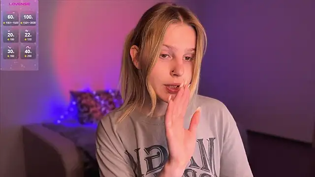 Snapshot of Chanel_Gill chatting on 01-22-25, 06:31 Chanel Gill online show from 01-22-25, 06:31